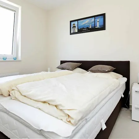 アパート 6 Person In