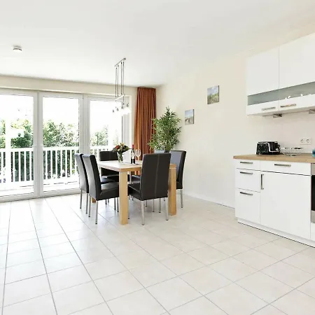 アパート 6 Person In *