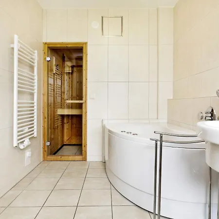 6 Person In Großenbrode