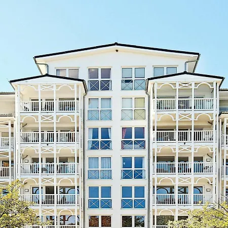 6 Person In アパート