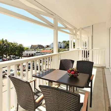 6 Person In アパート