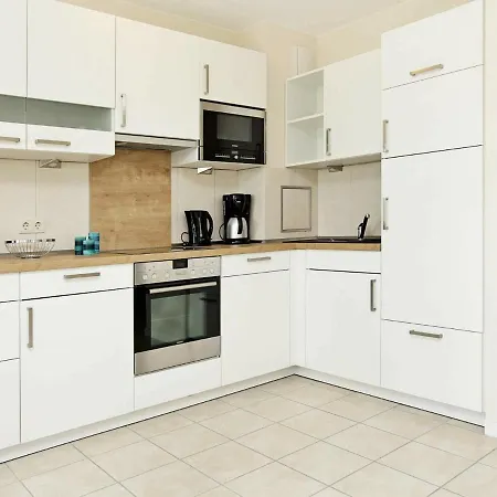 アパート 6 Person In *